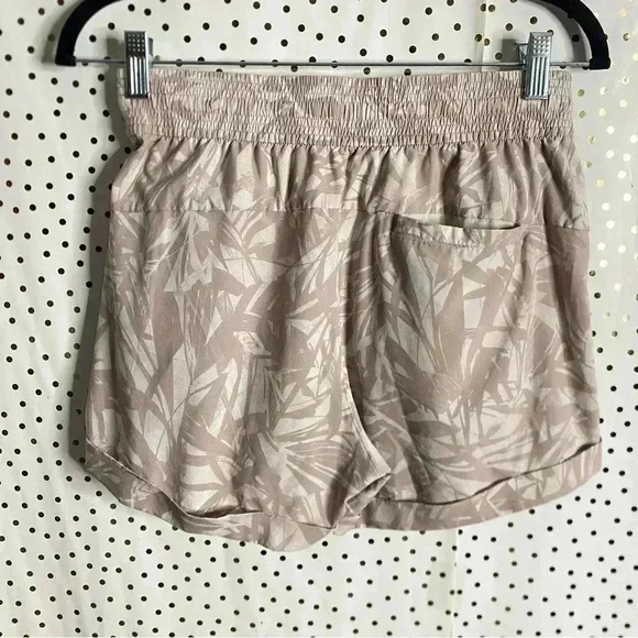 Lululemon Spring Break Away Short *4-way Stretch - Picture 9 of 10